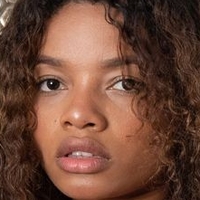 Alana Joness Nøgen