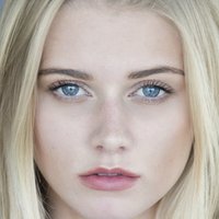 Alena Savostikova Nøgen