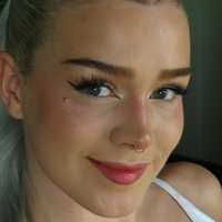 Alix Ablaze Nøgen