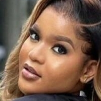 Beverly Tlhako Nøgen