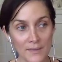 Carrie-Anne Moss Nøgen
