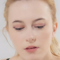 Claire Max Nøgen