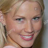 Dalene Kurtis Nøgen
