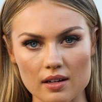 Elyse Knowles Nøgen