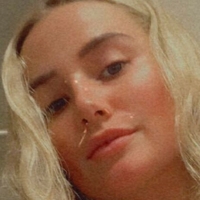 Emily Kerns Nøgen