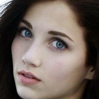 Emily Rudd Nøgen