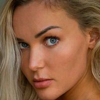 Emily Shedler Nøgen