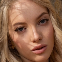 Emma White Nøgen