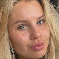 Felicia Aveklew Nøgen