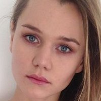 Immy Waterhouse Nøgen