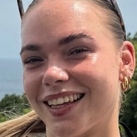 Izzy Swin Nøgen