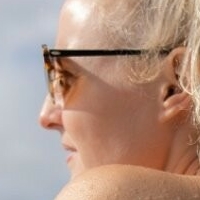 Jen Lewis Nøgen