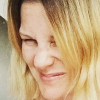 Jennifer Robertson Nøgen