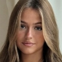 Julia Molinari Nøgen