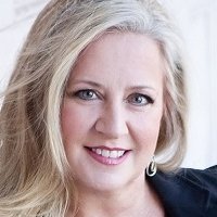 Kristi Cline Nøgen