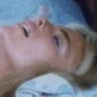 Lara Grills Nøgen