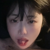 leelynchan Nøgen