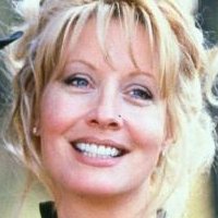 Linda Kozlowski Nøgen