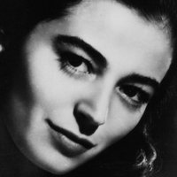 Marisa Pavan Nøgen