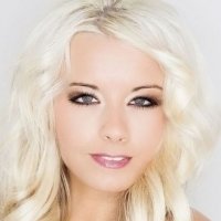 Mia Julia Brückner Nøgen