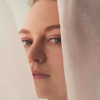 Mia Threapleton Nøgen