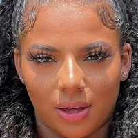 mikaylasaravia Nøgen