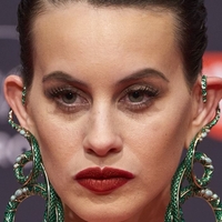 Milena Smit Nøgen