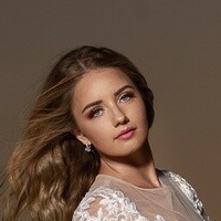 Nikola Dolezelova Nøgen