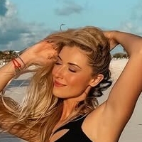 Noelle Foley Nøgen