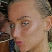 Olivia Fals Nøgen