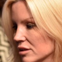 Renee Sloan Nøgen
