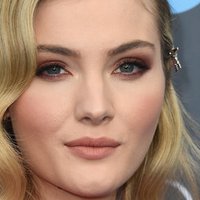 Skyler Samuels Nøgen