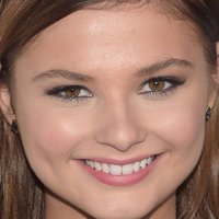 Stefanie Scott Nøgen