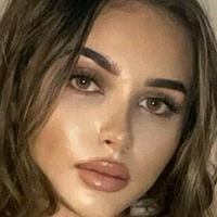 Tayler Hillss Nøgen