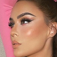 Xhensila Myrtezaj Nøgen