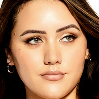 Yasmine MInovski Nøgen