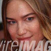 Zora Holt Nøgen